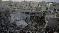 L’armée israélienne encercle la ville de Gaza ; le Hamas tente d’empêcher l’évacuation des résidents, selon les Forces de défense israéliennes