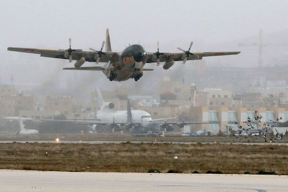 Un avion militaire jordanien transportant de l'aide humanitaire pour la Syrie en février 2023. Illustration. (Photo KHALIL MAZRAAWI/AFP via Getty Images)