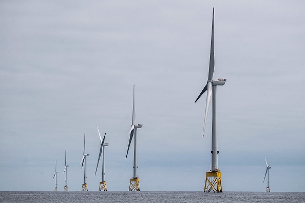 La chute du géant de l'éolien Orsted s'est accélérée après son retrait d'un immense projet d'éoliennes en mer. (ANDY BUCHANAN/AFP via Getty Images)