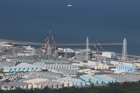 Des réservoirs utilisés pour le stockage de l'eau traitée à la centrale nucléaire Fukushima Daiichi de TEPCO à Okuma, le 24 août 2023. (Photo STR/JIJI Press/AFP via Getty Images)