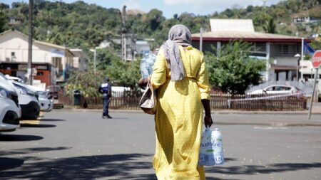 Crise de l’eau à Mayotte: la distribution des bouteilles étendue à toute la population