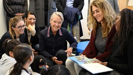 Élisabeth Borne lance des «soirées lecture» à Matignon avec des lycéens