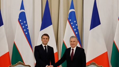 Emmanuel Macron dans la mythique Samarcande pour renforcer les liens avec l’Ouzbékistan