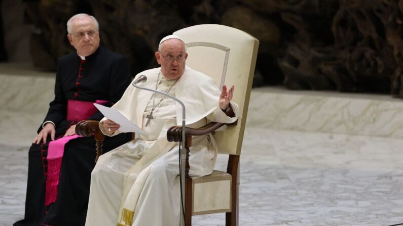 Cette année, le pontife argentin a été hospitalisé à deux reprises. (Photo: ALBERTO PIZZOLI/AFP via Getty Images)