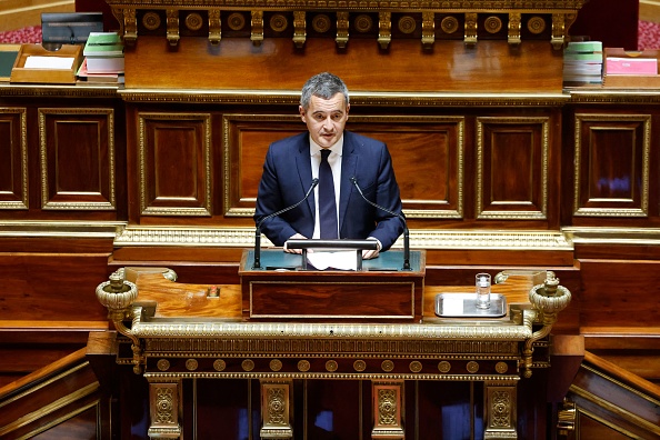 Le ministre français de l'Intérieur, Gérald Darmanin, s'exprime au Sénat français lors d'un débat sur le projet de loi sur l'immigration du gouvernement français, à Paris, le 6 novembre 2023.  (LUDOVIC MARIN/AFP via Getty Images)