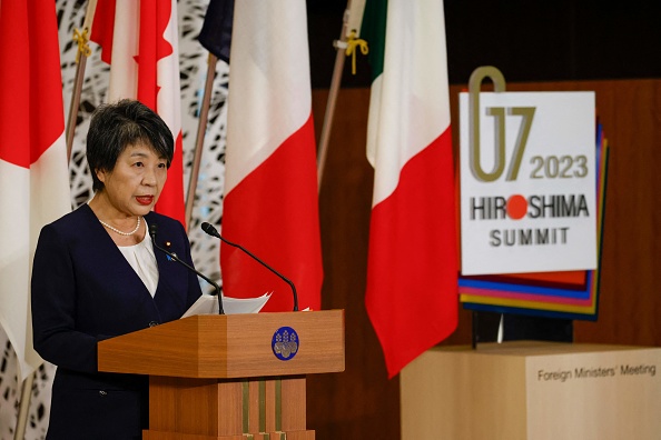 La ministre japonaise des Affaires étrangères Yoko Kamikawa lors de la deuxième journée de réunion du G7 à Tokyo, le 8 novembre 2023. (Photo ANDRONIKI CHRISTODOULOU/POOL/AFP via Getty Images)