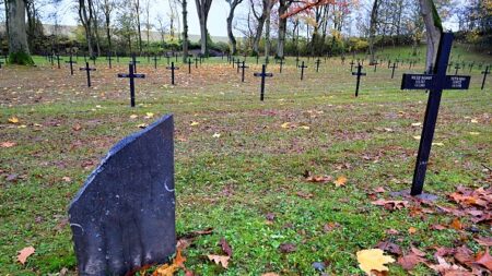 Dix stèles juives détériorées dans un cimetière militaire allemand de l’Oise