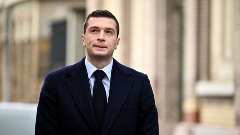 Sur le plateau des "Quatre Vérités", sur France 2, Jordan Bardella a également pointé l'inaction du chef de l'État. (Photo: JULIEN DE ROSA/AFP via Getty Images)