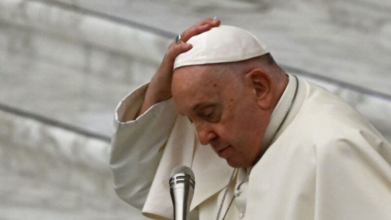 Cette année, le pape François a été hospitalisé à deux reprises. (Photo: ANDREAS SOLARO/AFP via Getty Images)