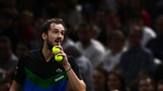 Masters 1000 de Paris: Medvedev s’agace et chute d’entrée, Djokovic en maîtrise