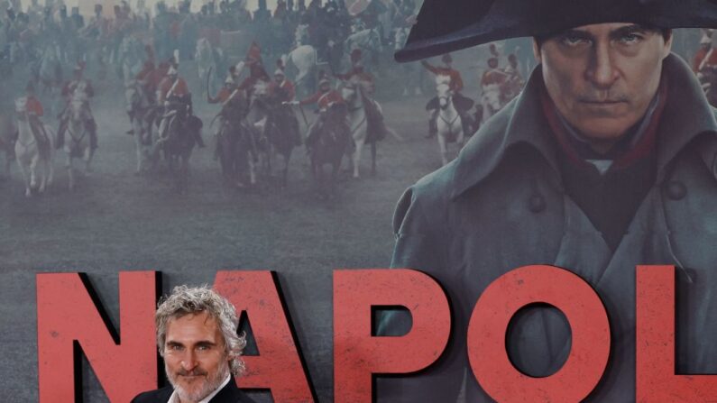 L'acteur américain Joaquin Phoenix pose pour un photocall du film Napoléon, à Madrid le 20 novembre 2023. (OSCAR DEL POZO/AFP via Getty Images)