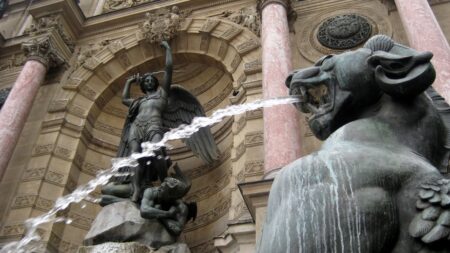 Paris: cette gigantesque et magnifique fontaine est-elle porteuse d’un secret alchimique?