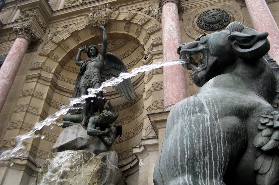 Paris: cette gigantesque et magnifique fontaine est-elle porteuse d'un secret alchimique?