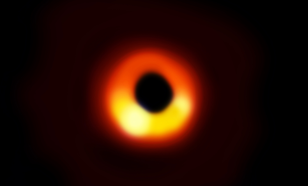 Le trou noir au centre de la Voie lactée tourne à une vitesse inimaginable, proche de la limite théorique