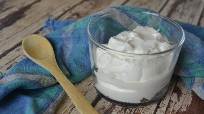Le Skyr est à la mode, mais est-il vraiment meilleur que d'autres yaourts pour la santé ? (Shutterstock)
