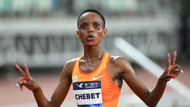 La Kényane Beatrice Chebet a battu dimanche le record du monde du 5 000 mètres sur route en 14 minutes et 13 secondes. (Photo  : GREG BAKER/AFP via Getty Images)