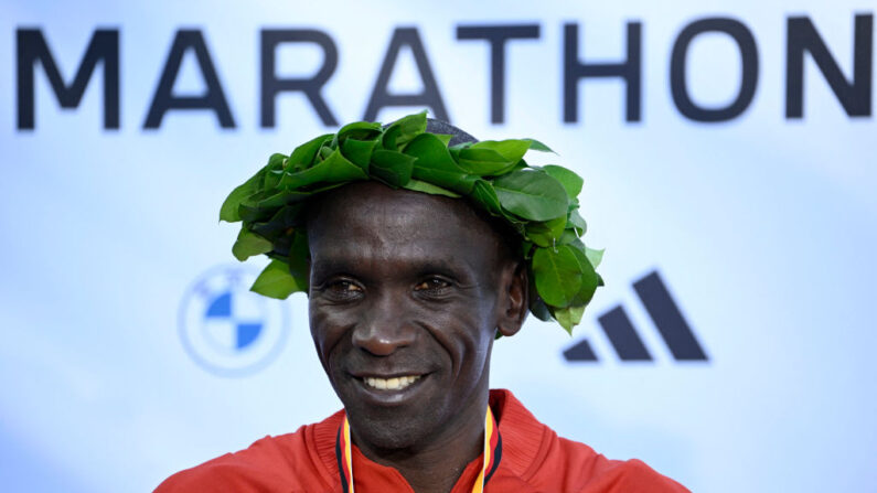 Eliud Kipchoge, double champion olympique de marathon, et Kelvin Kiptum, détenteur du record du monde, font partie de la présélection du Kenya pour les Jeux olympiques de Paris. (Photo : TOBIAS SCHWARZ/AFP via Getty Images)