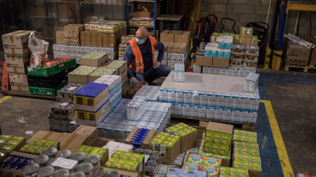 « Nos palettes de dons pillées, tout est saccagé »: un entrepôt du Secours populaire vandalisé près de Grenoble