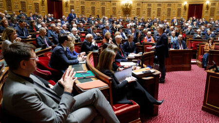 Avant les députés, les sénateurs avaient déjà augmenté l’avance de leurs frais de mandat, de 700 euros par mois