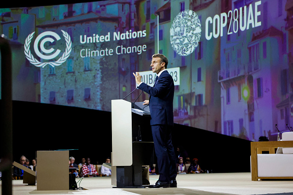 Le Président Emmanuel Macron au sommet des Nations unies sur le climat à Dubaï, le 2 décembre 2023. (Photo LUDOVIC MARIN/AFP via Getty Images)