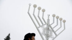 À Paris, la communauté juive veut résister à la peur pour sa fête de Hanouka