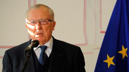 Mort de Jacques Delors: Emmanuel Macron présidera le 5 janvier une cérémonie d’hommage national aux Invalides