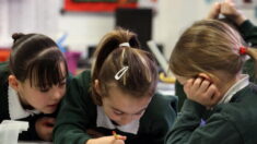 Au Royaume-Uni, l’uniforme à l’école réduit les inégalités