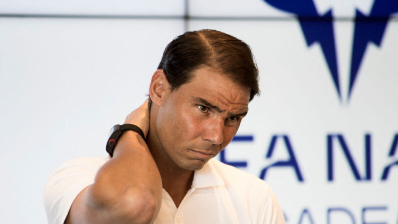 Rafael Nadal, qui fera son retour à la compétition en janvier, a jugé "normal que ce soit (sa) dernière année" sur les courts de tennis sans pour autant "l'assurer à 100%". (Photo : JAIME REINA/AFP via Getty Images)