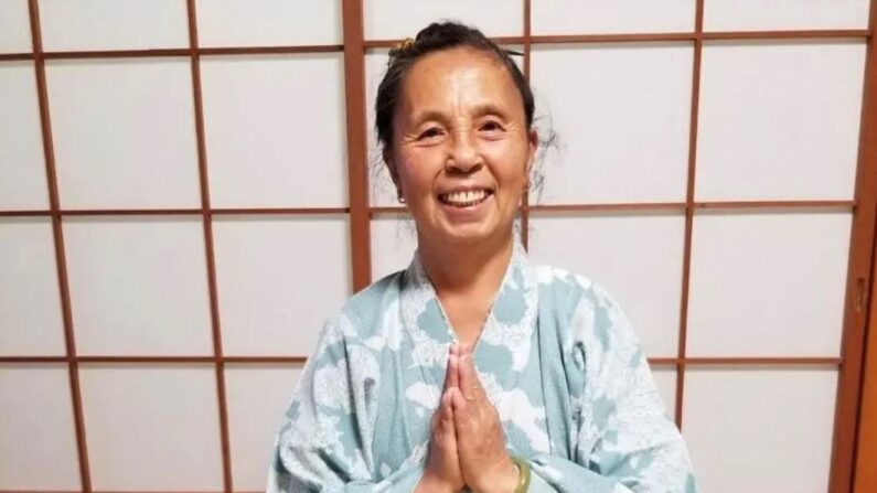 Ryoko Mochizuki, âgée de 70 ans, est pleine d'entrain et en bonne santé 32 ans après avoir reçu un diagnostic de cancer du rectum à un stade avancé. (Photo avec l'aimable autorisation de Ryoko Mochizuki)