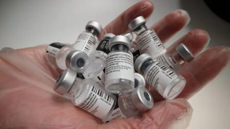Des « protéines aberrantes » produites par le vaccin de Pfizer: les risques d’auto-immunité et de cancer inquiètent les experts