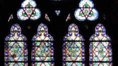 Notre-Dame de Paris: la pétition contre les vitraux contemporains voulus par Emmanuel Macron atteindra-t-elle son objectif de 150.000 signatures?