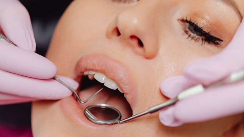 L'ARS a prononcé la suspension du droit d'exercer du dentiste en question « pour une durée maximale de cinq mois ». (Photo d'illustration Pexels)