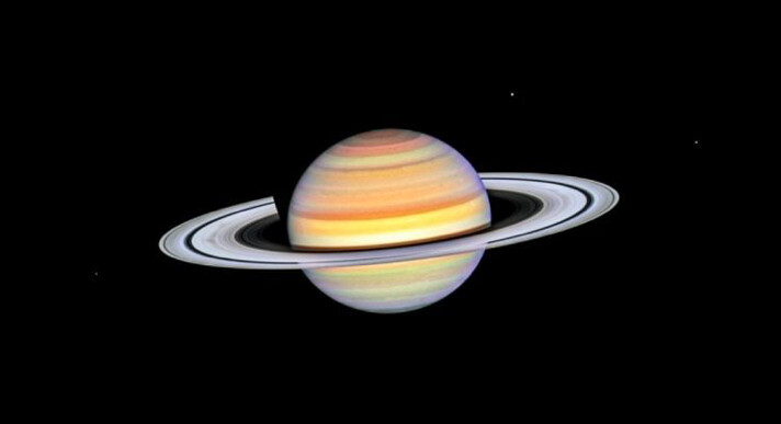 Le télescope Hubble photographie Saturne et capture un étrange phénomène à la surface de ses anneaux