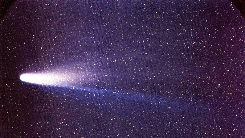La comète de Halley, prise en photo le 8 mars 1986 depuis l'île de Pâques. (W. Liller/NASA)