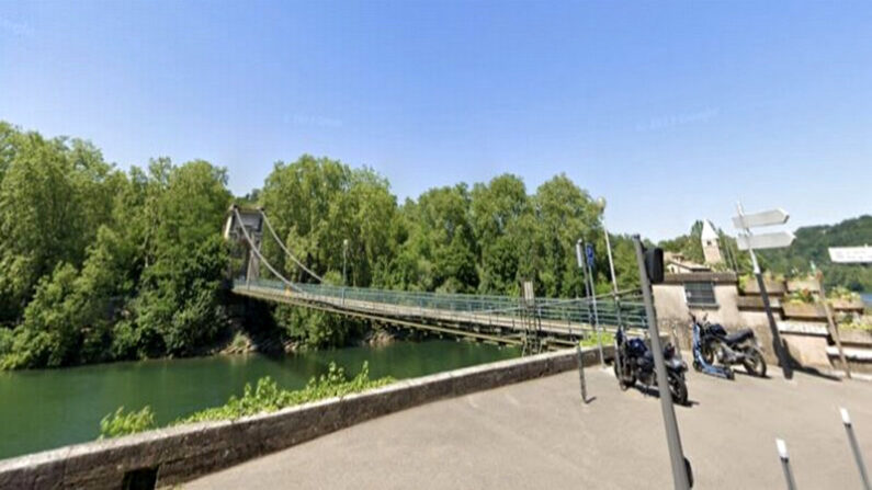 Le pont de l'île Barbe, côté quai Clémenceau. (Capture d'écran Google Street View).