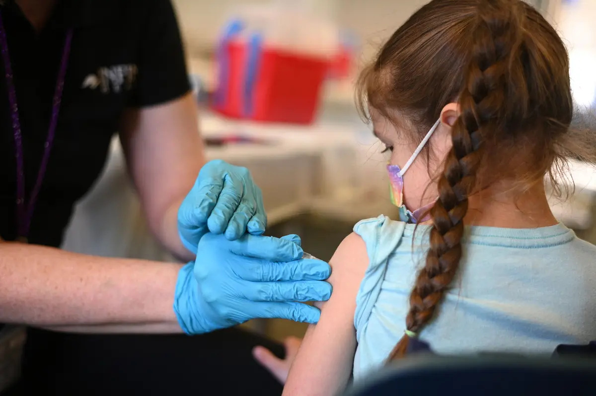 Les enfants vaccinés dans le cadre des essais sur l'ARNm COVID-19 présentent un risque plus élevé de contracter certaines maladies