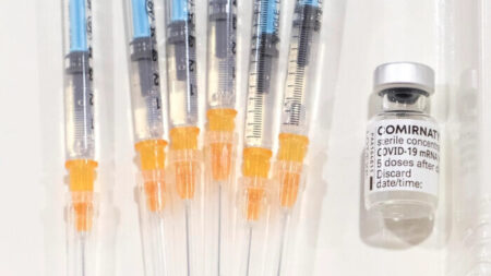 Des autopsies révèlent que les vaccins contre le Covid-19 ont probablement causé des décès, selon une étude