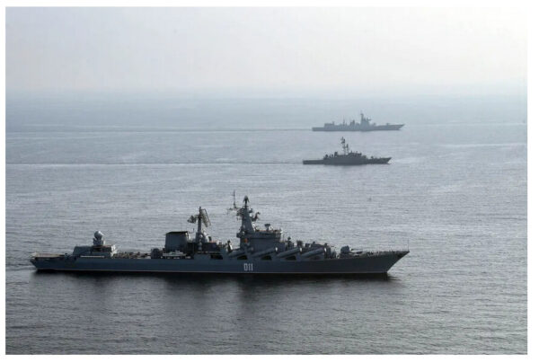 Des navires de guerre iraniens, chinois et russes lors d’un exercice militaire conjoint dans l’océan Indien, sur une photo non datée (Bureau de l’armée iranienne/AFP via Getty Images)