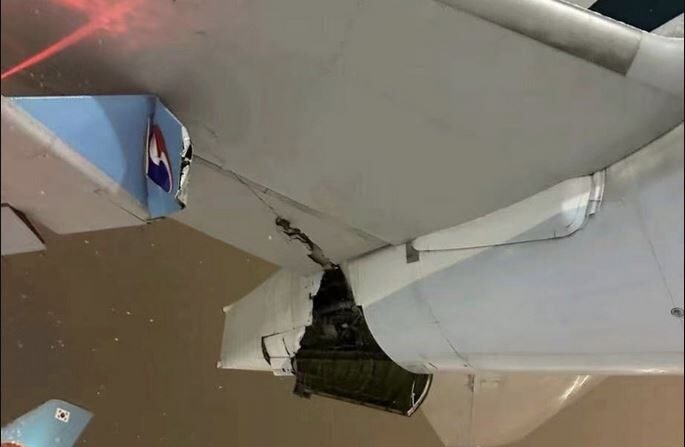 Un avion de Cathay Pacific a été heurté au sol par un appareil de Korean Air. (Capture d'écran de X @World Times)