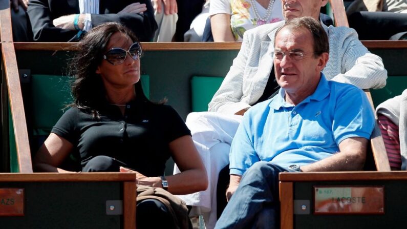Jean-Pierre Pernaut et sa femme Nathalie Marquay-Pernaut assistent à un match de tennis à Roland Garros, le 28 mai 2011, à Paris. (Crédit photo THOMAS COEX/AFP via Getty Images)
