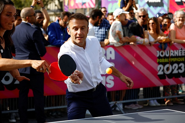 « Je vous invite tous à faire 30 minutes chaque jour au moins de sport », appelle Emmanuel Macron. (Photo SARAH MEYSSONNIER/POOL/AFP via Getty Images)