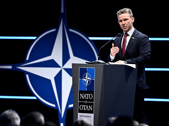 Le ministre suédois de la Défense, Pal Jonson, prononce un discours lors du Forum industriel de l'OTAN à Stockholm, le 25 octobre 2023. (Photo JONAS EKSTROMER/TT NEWS AGENCY/AFP via Getty Images)