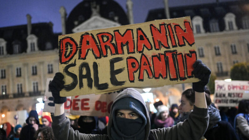 Manifestation contre la loi immigration, à Rennes le 25 janvier 2024. (Photo SEBASTIEN SALOM-GOMIS/AFP via Getty Images)