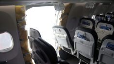 Porte d’un Boeing d’Alaska Airlines arrachée en plein vol: une passagère sauve son fils, tiré «vers l’extérieur de l’avion en direction du trou»