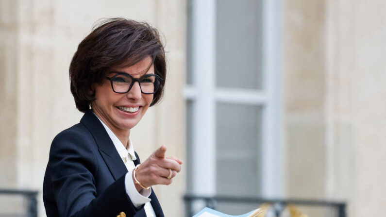 La ministre française de la Culture, Rachida Dati, quitte le Palais présidentiel de l'Elysée après la réunion hebdomadaire du cabinet, le 12 janvier 2024. (LUDOVIC MARIN/AFP via Getty Images)