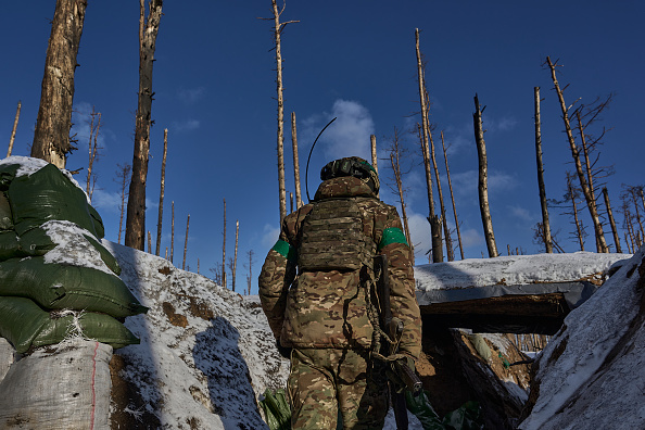 Les soldats ukrainiens à Kreminna, Oblast de Donetsk, Ukraine. (Photo Kostiantyn Liberov/Libkos/Getty Images)