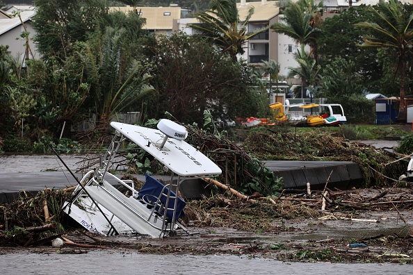 Après le passage du cyclone Belal à Saint-Paul sur l'île de La Réunion, le 15 janvier 2024. (RICHARD BOUHET/AFP via Getty Images)