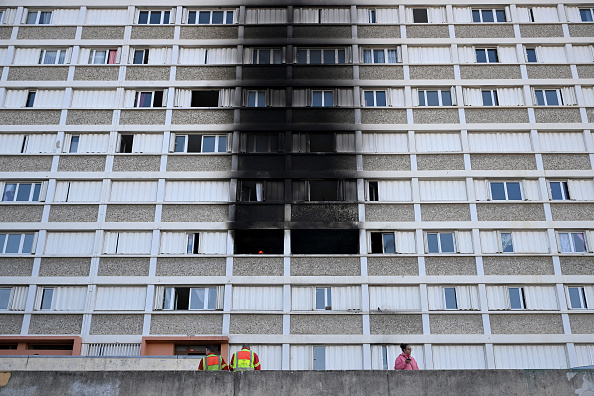 La cité Parc Kalliste à Marseille, dont le bâtiment A touché par les flammes cette nuit, était à l'origine un ensemble de neuf barres d'immeubles. (Photo NICOLAS TUCAT/AFP via Getty Images)