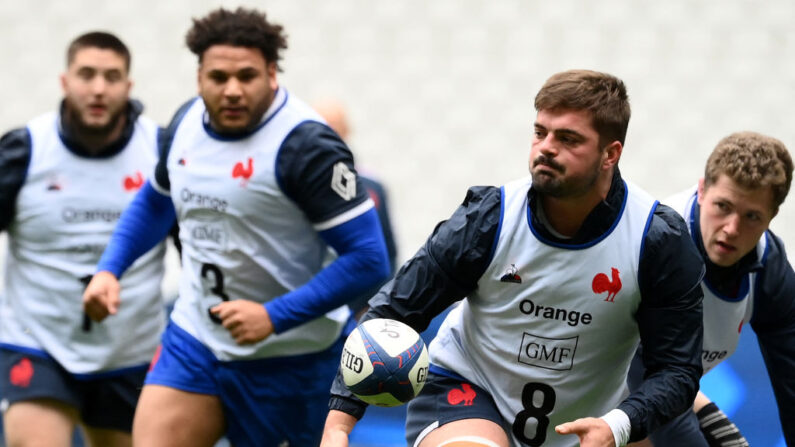 Grégory Alldritt, (avec le ballon) promu capitaine à la place d'Antoine Dupont, conduira lors du Tournoi des six nations un XV de France légèrement plus remanié qu'attendu. (Photo : FRANCK FIFE/AFP via Getty Images)