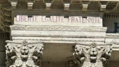 Étampes: la justice somme la ville de retirer le mot « Laïcité », placée à côté de la devise de la République